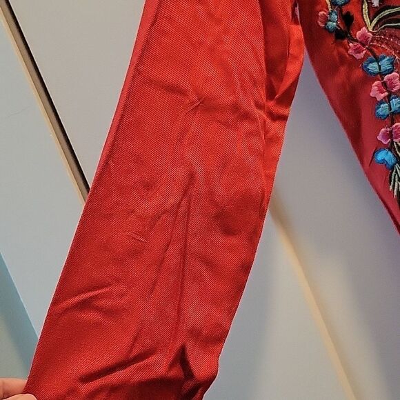 Avani del amour embroidered Red V neck Tunic blouse Small NWT - Picture 4 of 7